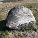 Stenen i terrænet